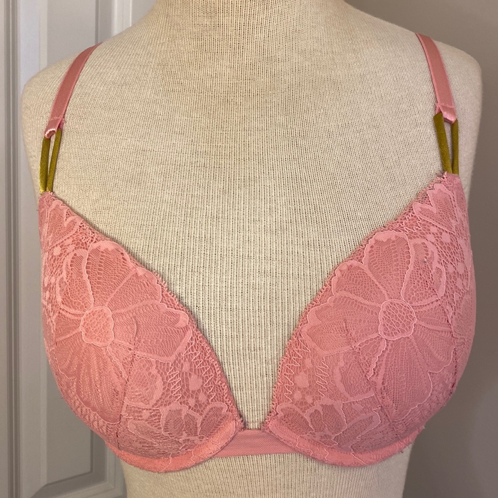 Victoria’s Secret Push up baby pink lace green trim lace bra 32DD